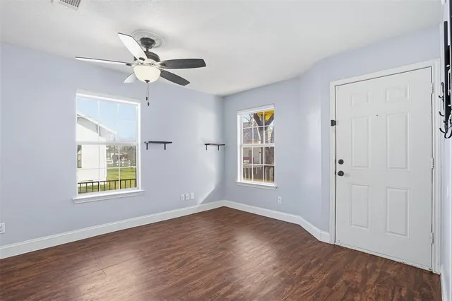 $1,250 | 209 East Lone Star Street, Cleburne, TX 76031