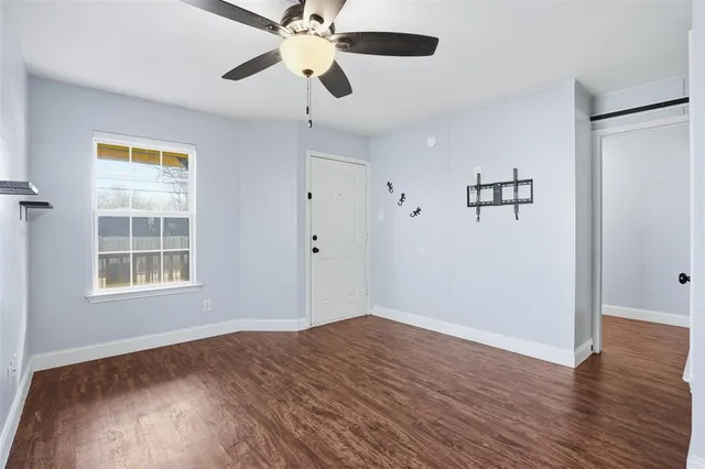 $1,250 | 209 East Lone Star Street, Cleburne, TX 76031