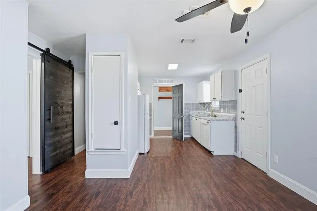 $1,250 | 209 East Lone Star Street, Cleburne, TX 76031