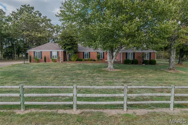 $650,000 | 21355 County Road 5-406, Lebanon, MO 65536