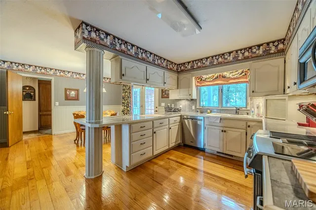 $650,000 | 21355 County Road 5-406, Lebanon, MO 65536