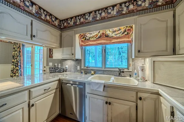 $650,000 | 21355 County Road 5-406, Lebanon, MO 65536