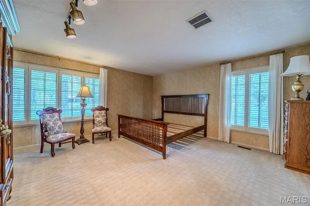 $650,000 | 21355 County Road 5-406, Lebanon, MO 65536