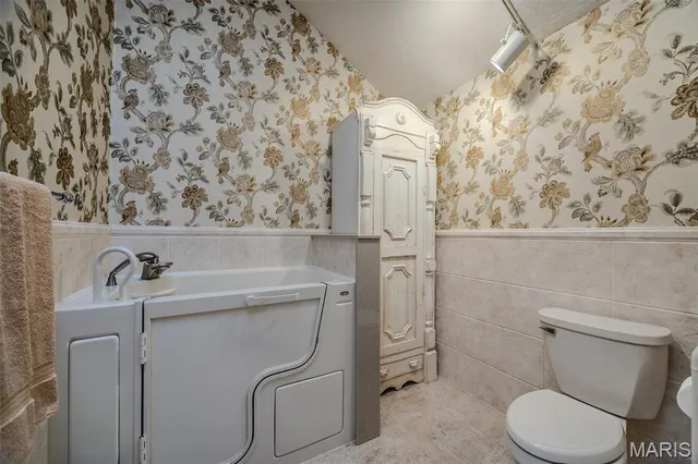 $650,000 | 21355 County Road 5-406, Lebanon, MO 65536