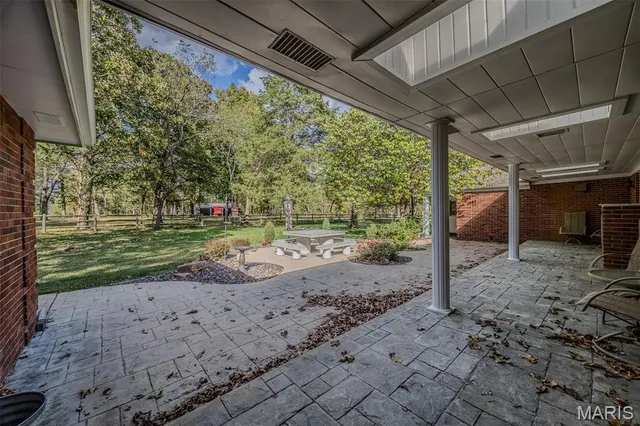 $650,000 | 21355 County Road 5-406, Lebanon, MO 65536