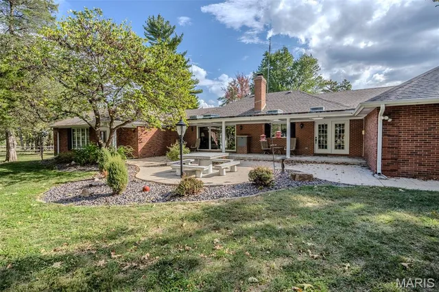 $650,000 | 21355 County Road 5-406, Lebanon, MO 65536