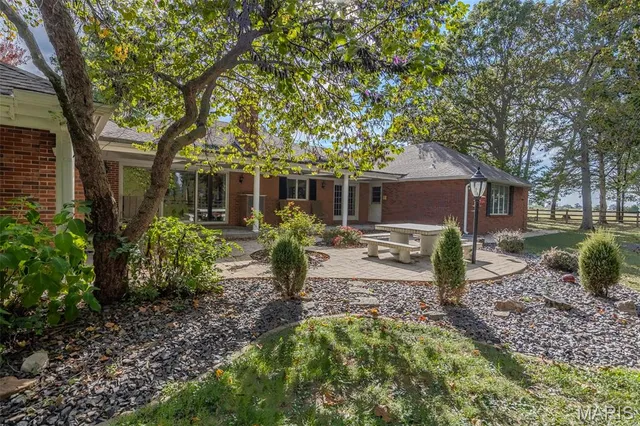 $650,000 | 21355 County Road 5-406, Lebanon, MO 65536