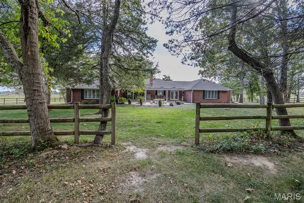 $650,000 | 21355 A County Road 5-406, Lebanon, MO 65536