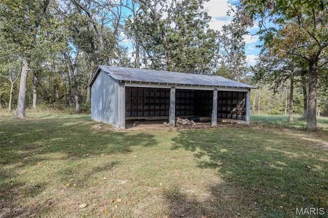 $650,000 | 21355 County Road 5-406, Lebanon, MO 65536