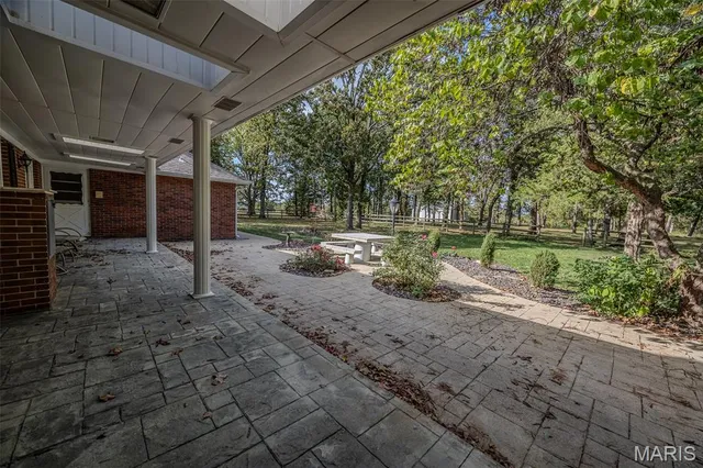 $650,000 | 21355 County Road 5-406, Lebanon, MO 65536