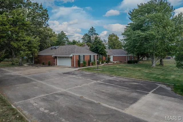 $650,000 | 21355 County Road 5-406, Lebanon, MO 65536