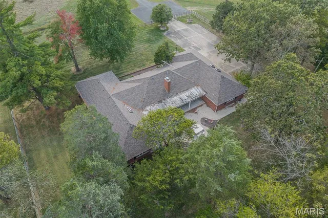 $650,000 | 21355 County Road 5-406, Lebanon, MO 65536