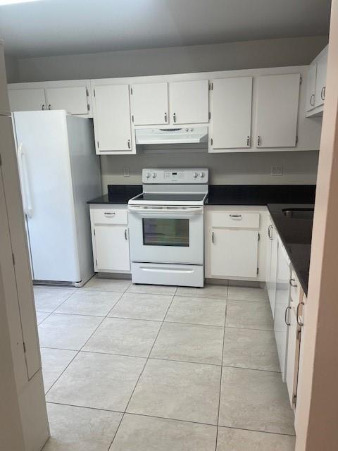 6373 Boca Circle Boca Raton, FL 33433 - Photo 12 of 22 a kitchen with cabinets and appliances
