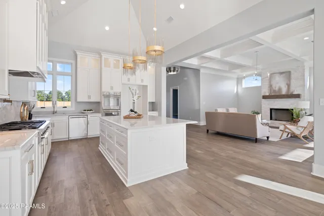 $1,100,000 | 103 Arago Court, Lafayette, LA 70508