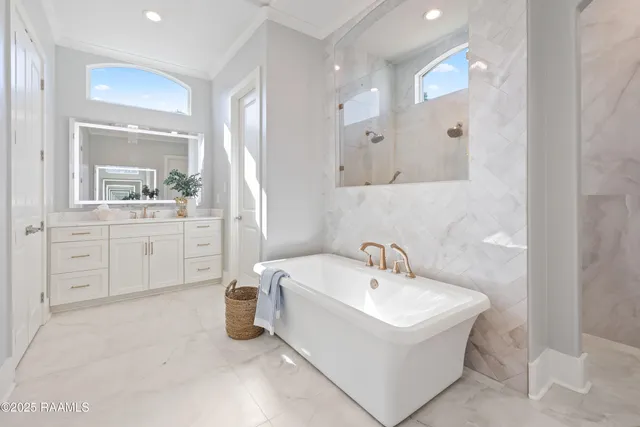 $1,100,000 | 103 Arago Court, Lafayette, LA 70508