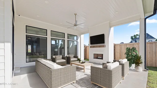 $1,100,000 | 103 Arago Court, Lafayette, LA 70508