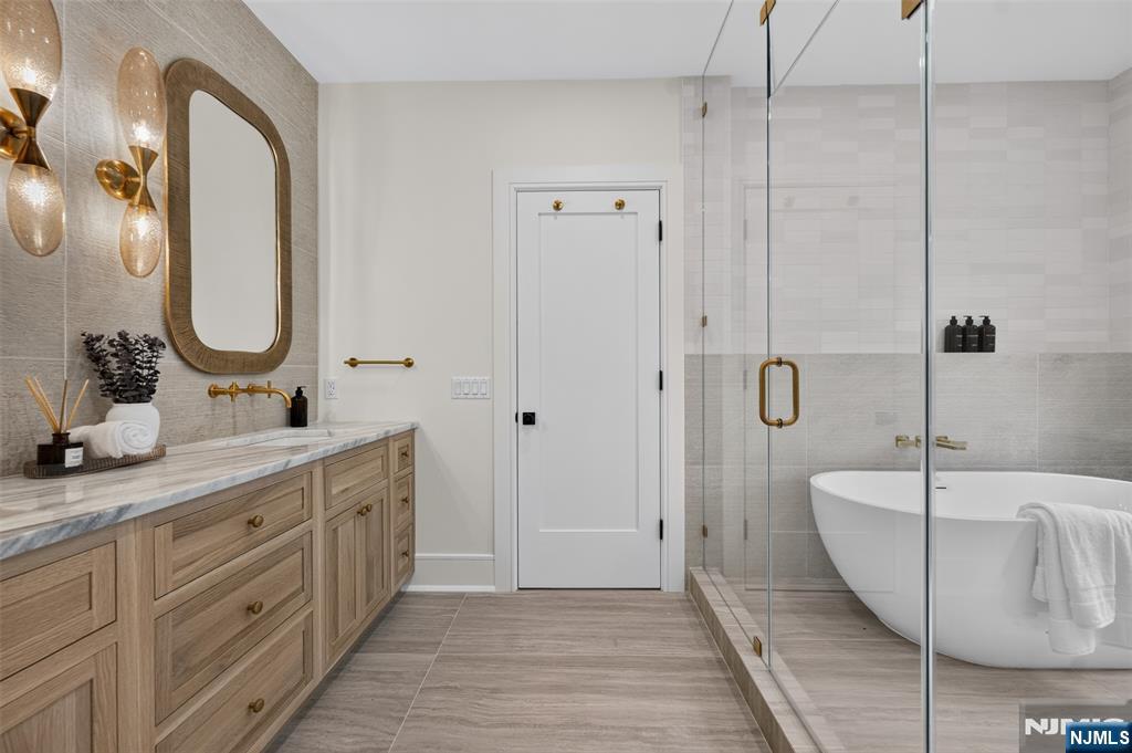 134 Morningside Road Paramus, NJ 07652 - Photo 28 of 47 Gallery Image 28