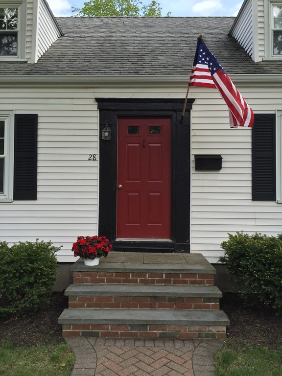 28 Plymouth Road Reading, MA 01867 - Photo 3 of 30 Gallery Image 3