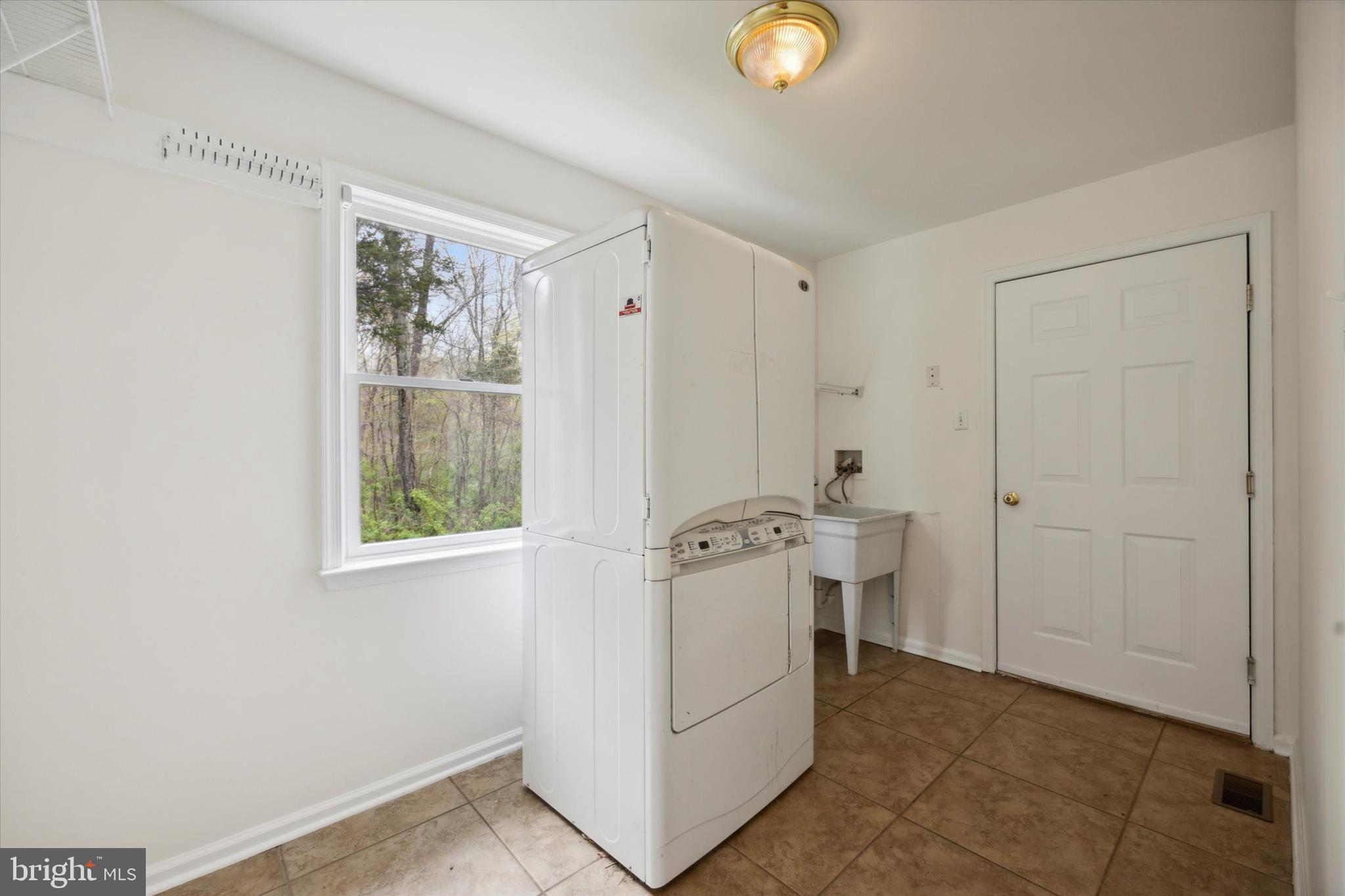 165 Roaring Rocks Road Upper Black Eddy, PA 18972 - Photo 29 of 64 Laundry Room