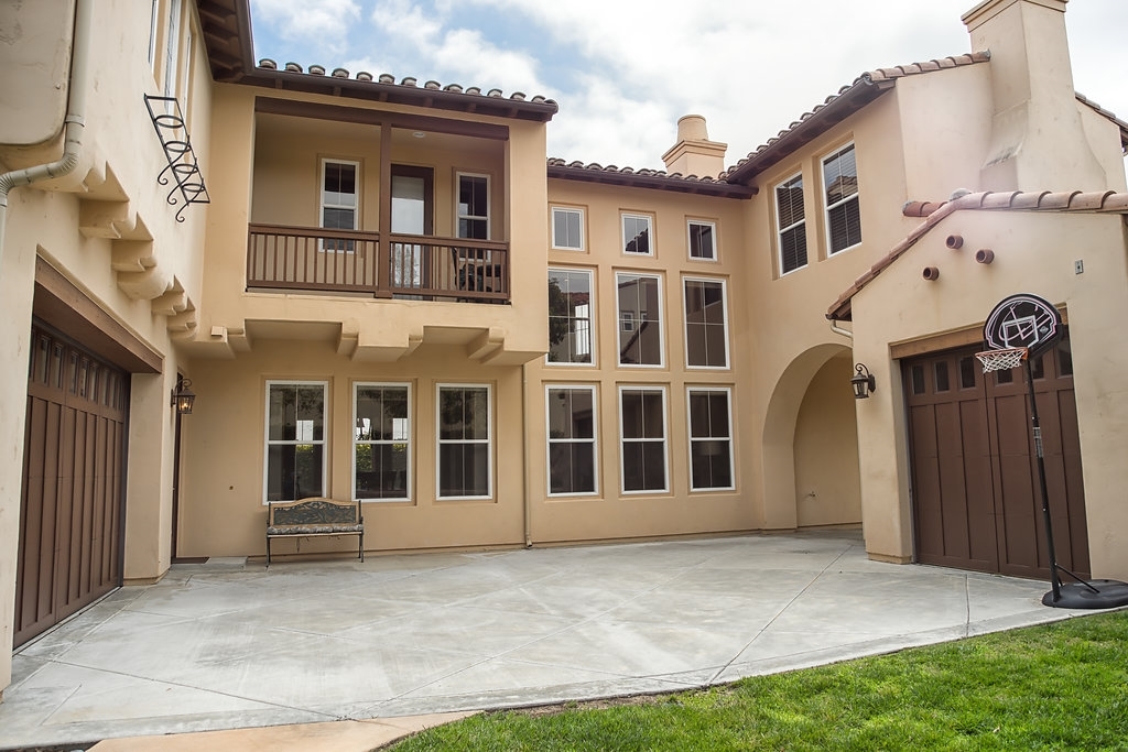 14615 Rio Rancho San Diego, CA 92127 - Photo 2 of 25 Driveway side view.