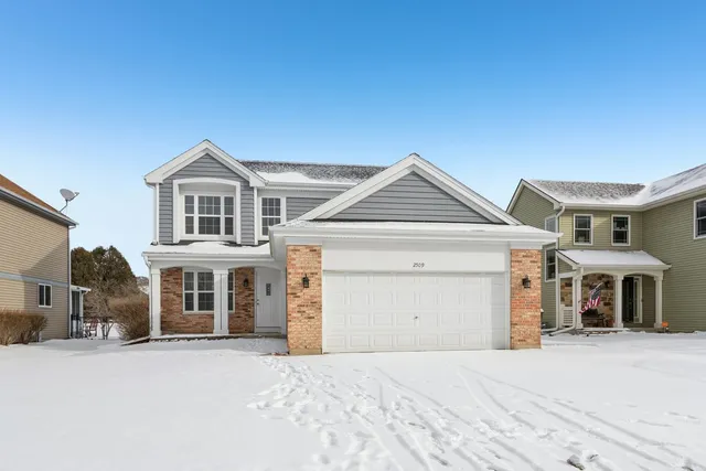 $349,999 | 2509 North Pennwood Court, Round Lake Beach, IL 60073