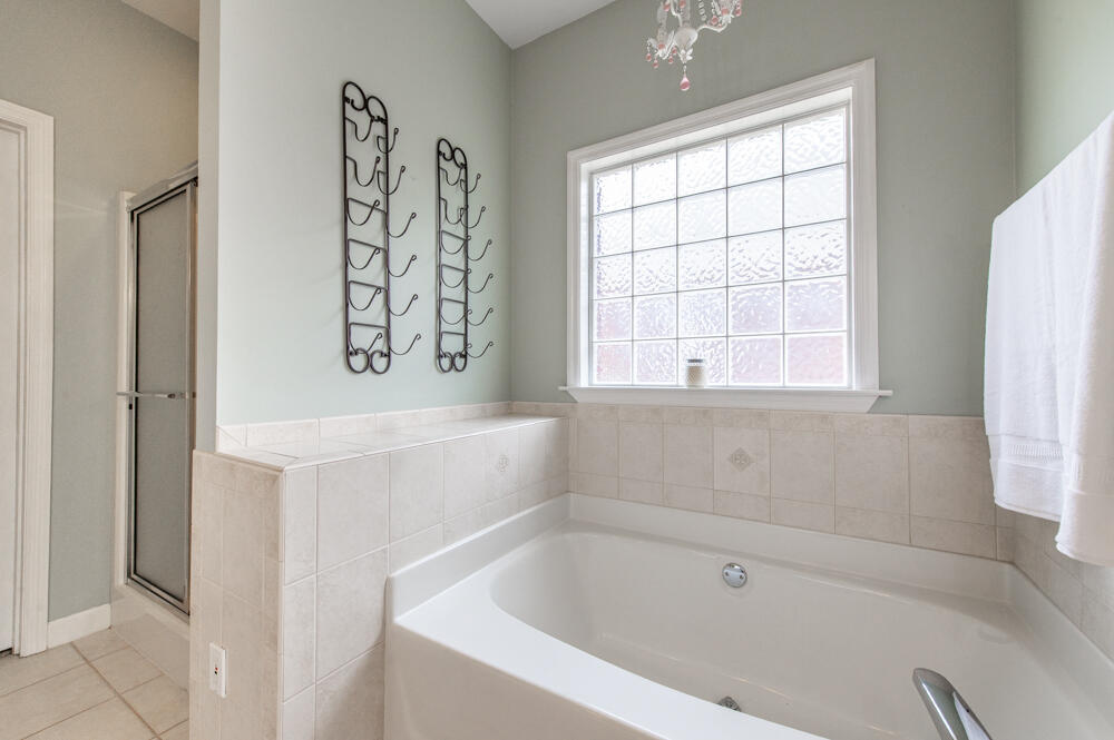 127 Willow Oak Loop Aiken, SC 29803 - Photo 15 of 34 Soaking Tub & Walk in Shower!