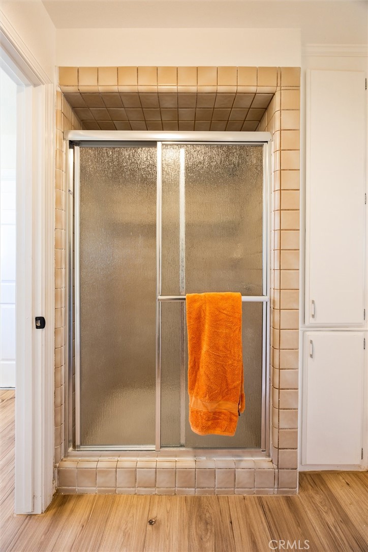 6998 Kingsbury Road Templeton, CA 93465 - Photo 17 of 57 Walk in shower