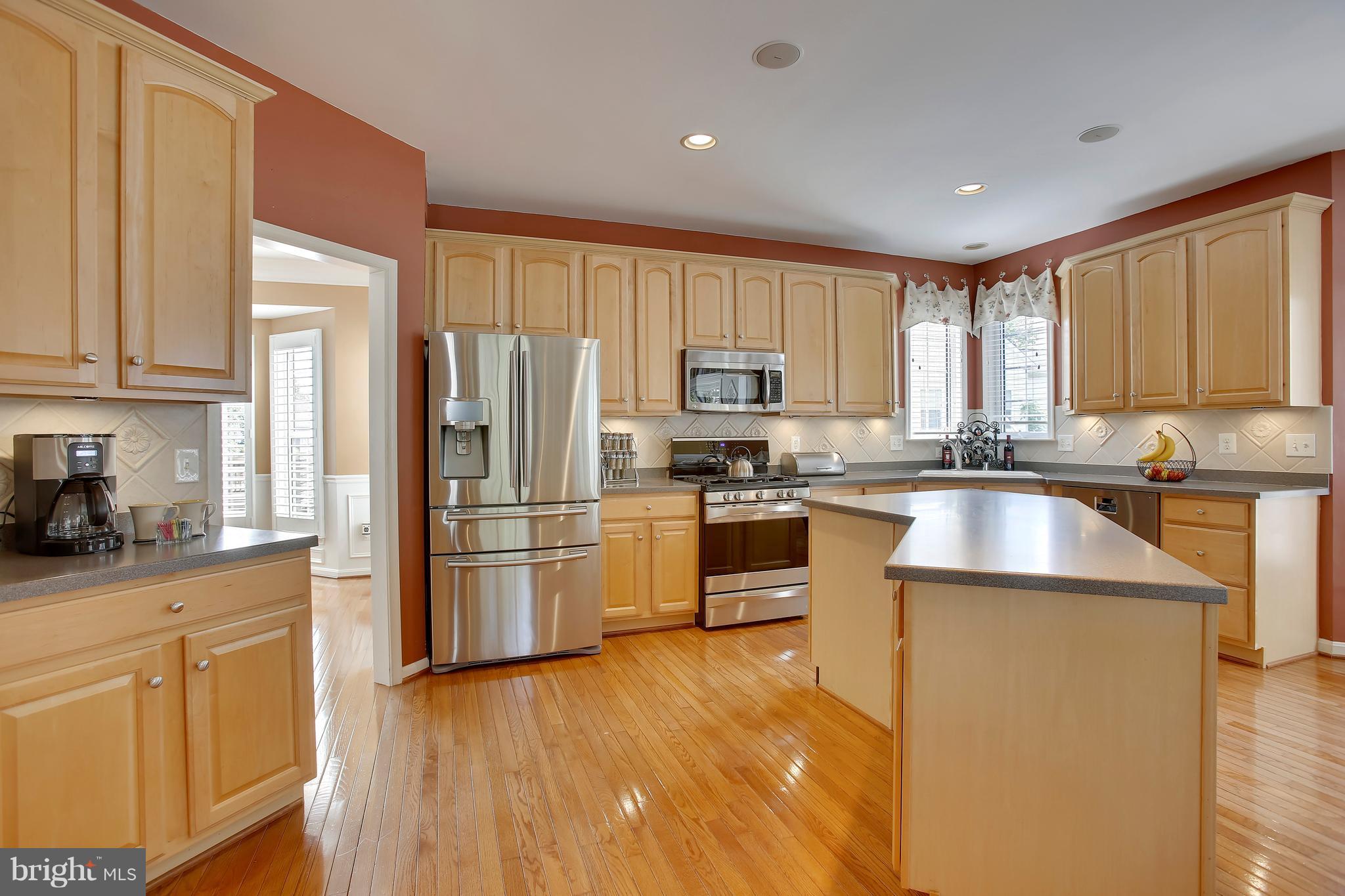 18255 Maple Spring Court Leesburg, VA 20176 - Photo 6 of 30 Bright & Spacious w new Stainless Appliances