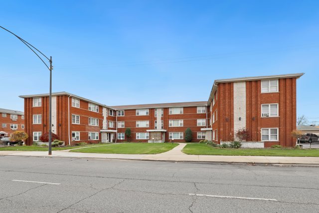 7964 South Pulaski Road, Unit 206 Chicago, IL 60652 - Photo 1 of 17 Gallery Image 1