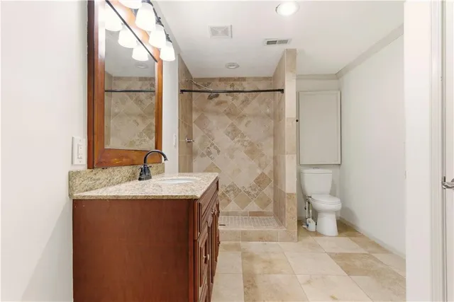 $875,000 | 16942 Heather Lane, Loch Lloyd, MO 64012