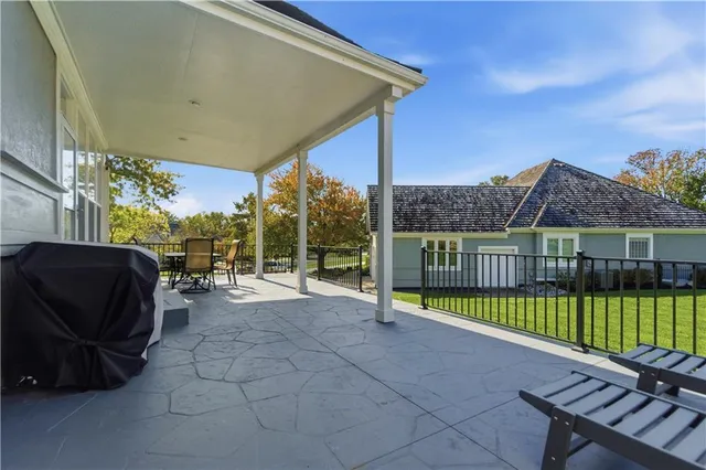 $875,000 | 16942 Heather Lane, Loch Lloyd, MO 64012