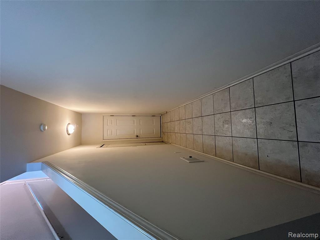 316 North Wixom Road, Unit 33 Wixom, MI 48393 - Photo 16 of 18