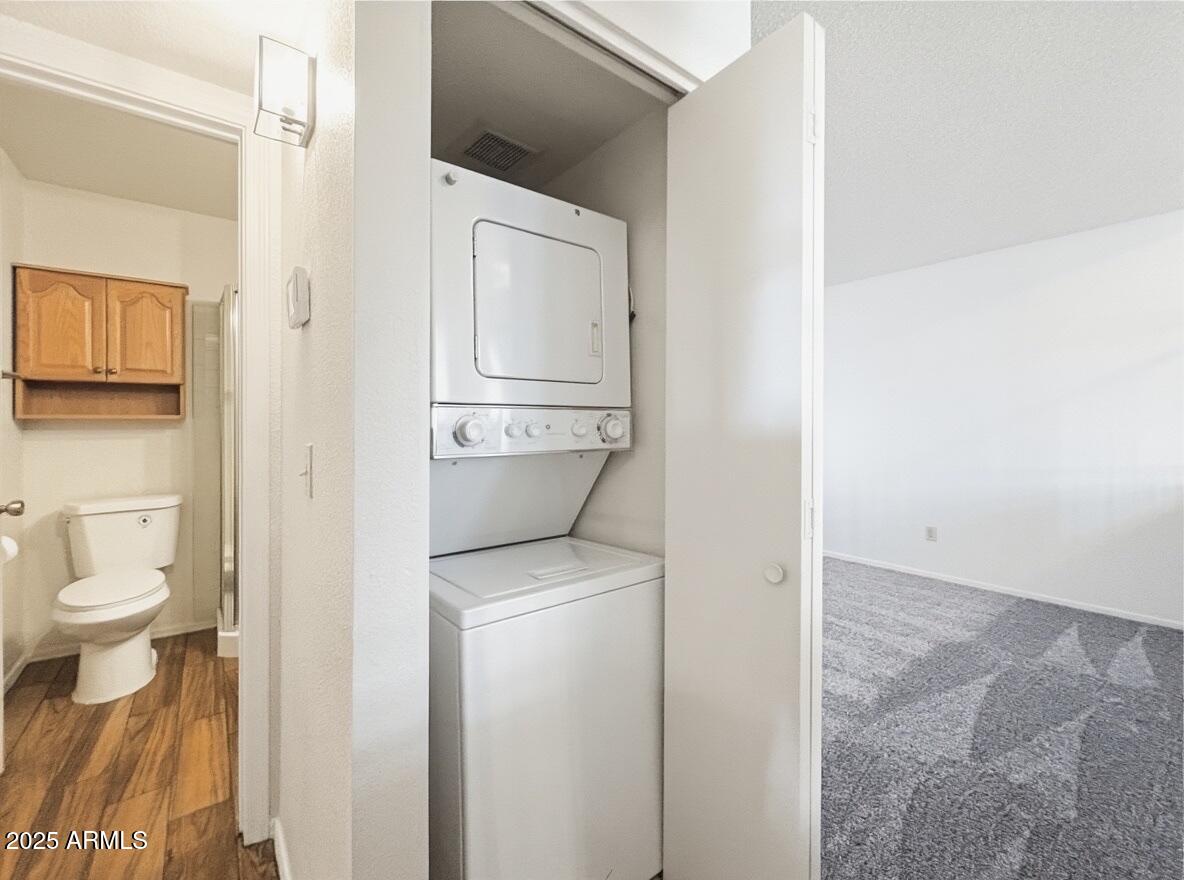 921 West University Drive, Unit 1010 Mesa, AZ 85201 - Photo 11 of 24 a bathroom with a toilet sink and tub