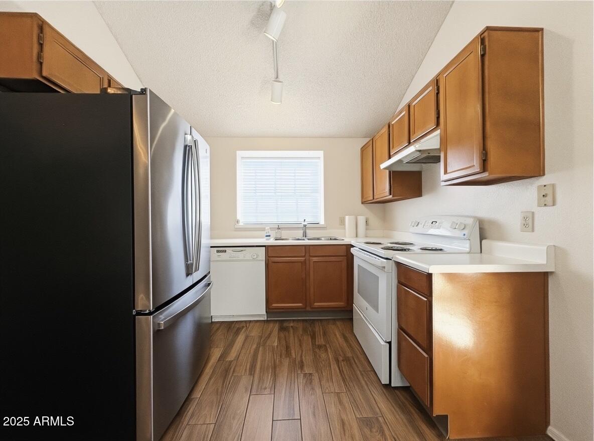 921 West University Drive, Unit 1010 Mesa, AZ 85201 - Photo 7 of 24 a kitchen with granite countertop a refrigerator stove and sink
