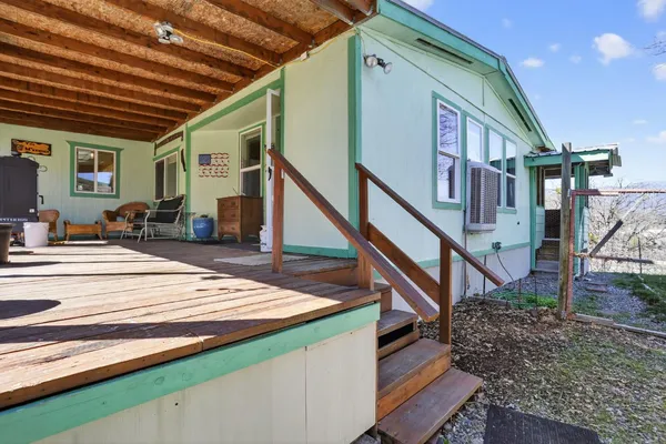 $235,000 | 332 Arroyo Drive, Yreka, CA 96097