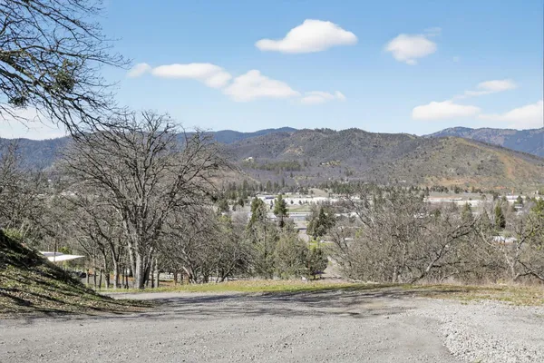 $235,000 | 332 Arroyo Drive, Yreka, CA 96097