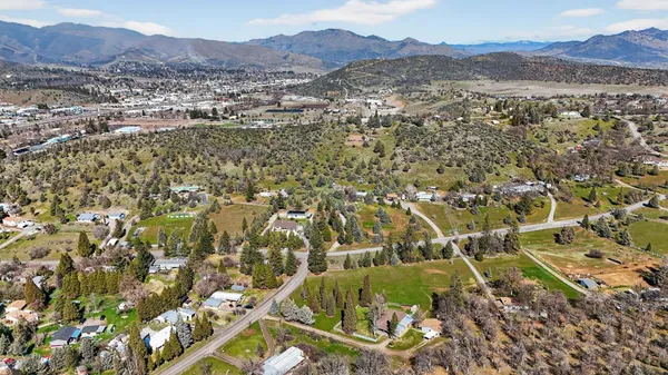 $235,000 | 332 Arroyo Drive, Yreka, CA 96097