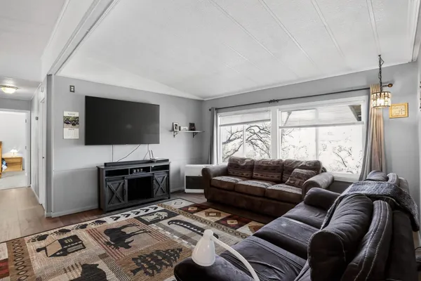 $235,000 | 332 Arroyo Drive, Yreka, CA 96097