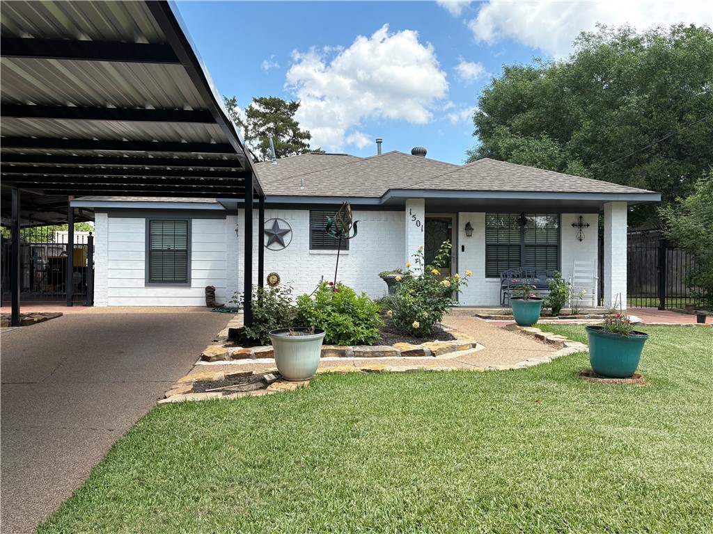 a view of a house with backyard sitting area and garden