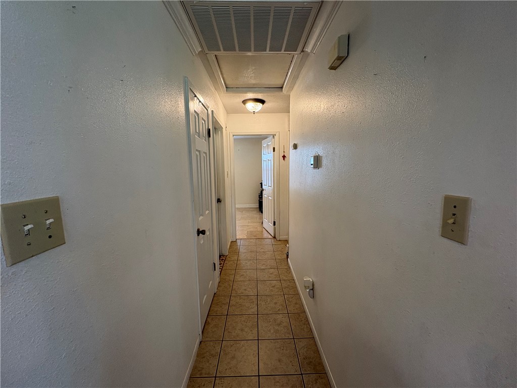 1501 Maple Drive Bryan, TX 77803 - Photo 7 of 19 a view of hallway