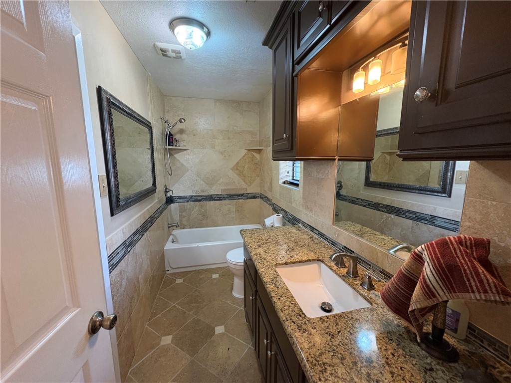 1501 Maple Drive Bryan, TX 77803 - Photo 10 of 19 a living room with a couch and a flat screen tv