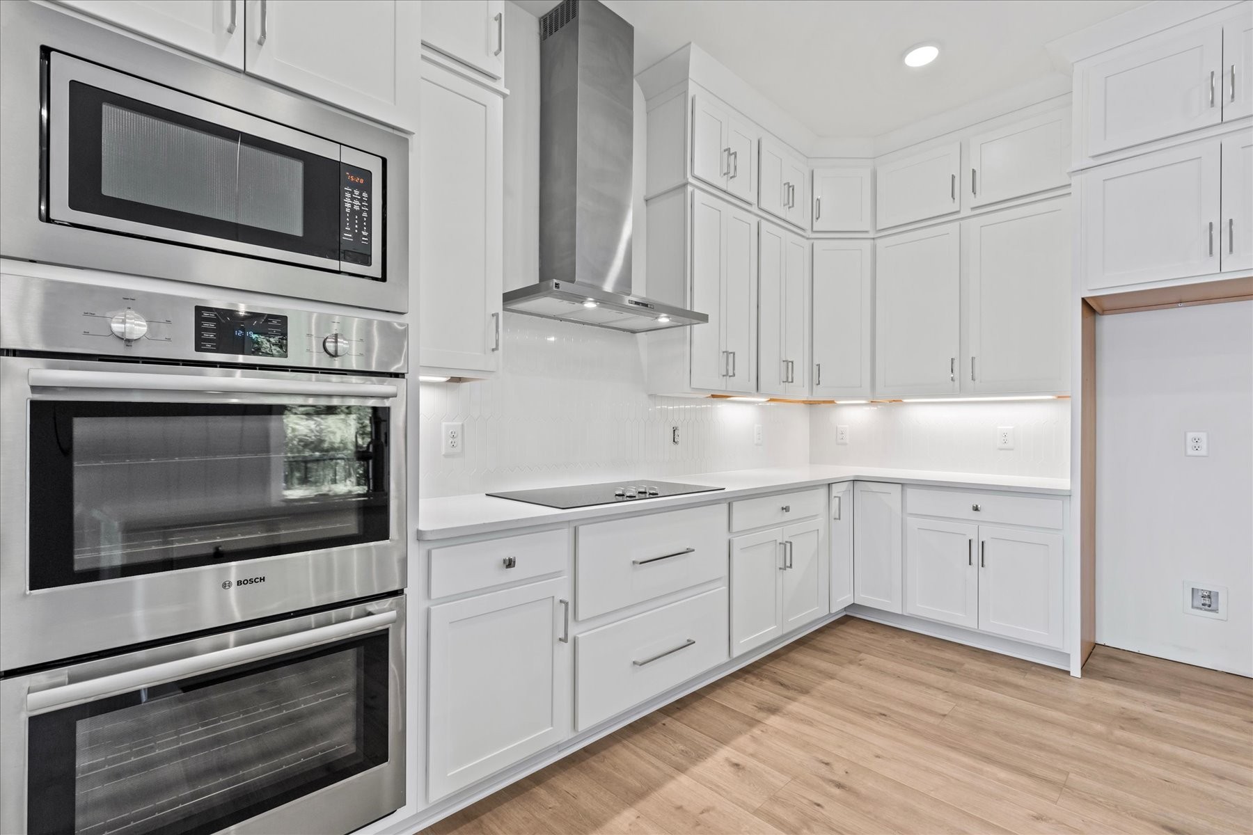 321 Old Shackle Island Road Hendersonville, TN 37075 - Photo 18 of 49 a kitchen with granite countertop cabinets stainless steel appliances and wooden floor