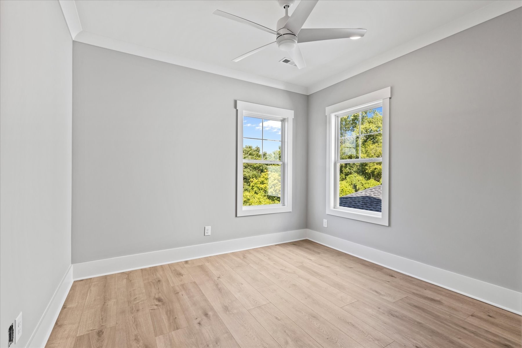 321 Old Shackle Island Road Hendersonville, TN 37075 - Photo 29 of 49 a view of an empty room with a window