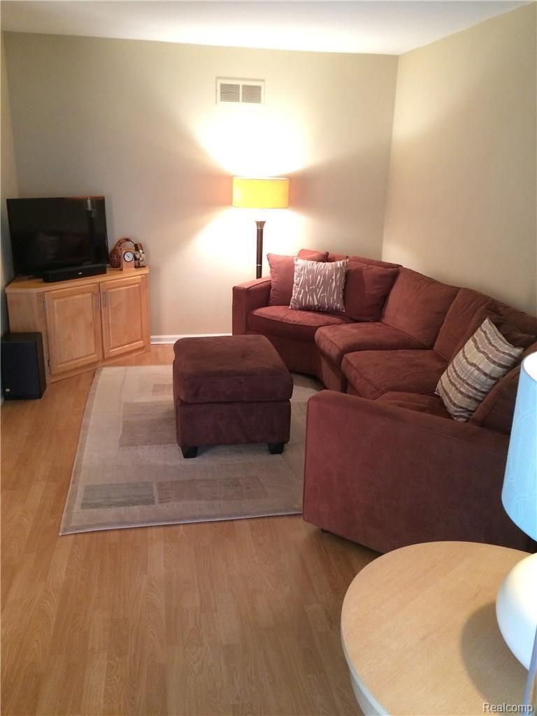 553 Sunlight Drive Rochester, MI 48309 - Photo 10 of 28 10.JPG