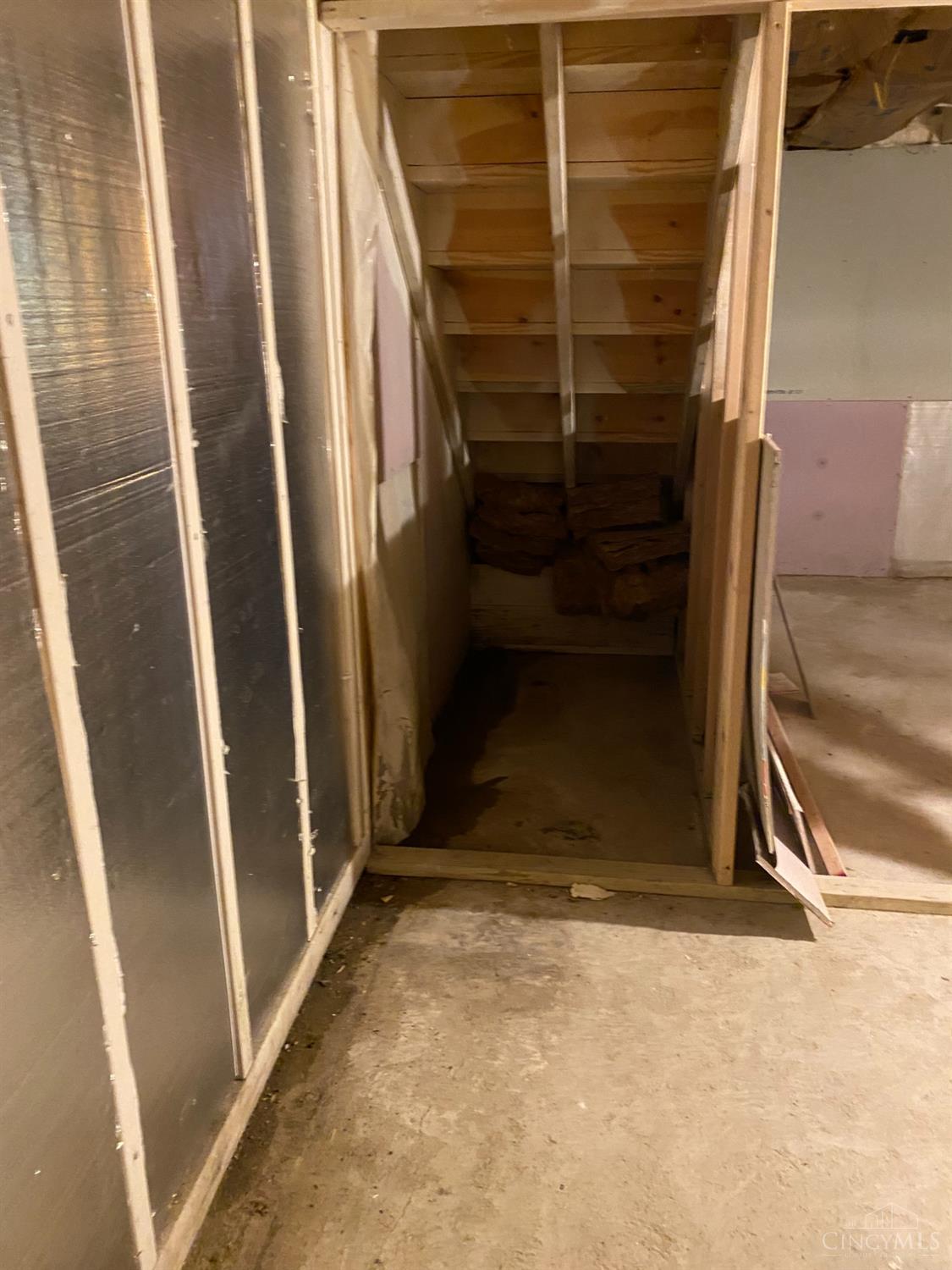 7700 Myers Road Middletown, OH 45042 - Photo 23 of 33 storage under stairs