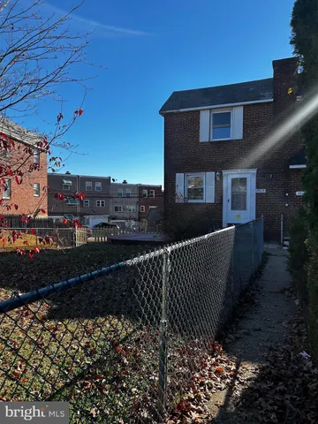 $1,815 | 2013 Delmar Drive, Folcroft, PA 19032