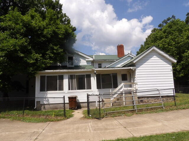 420 South Main Street Bellevue, MI 49021 - Photo 3 of 29 100_0092