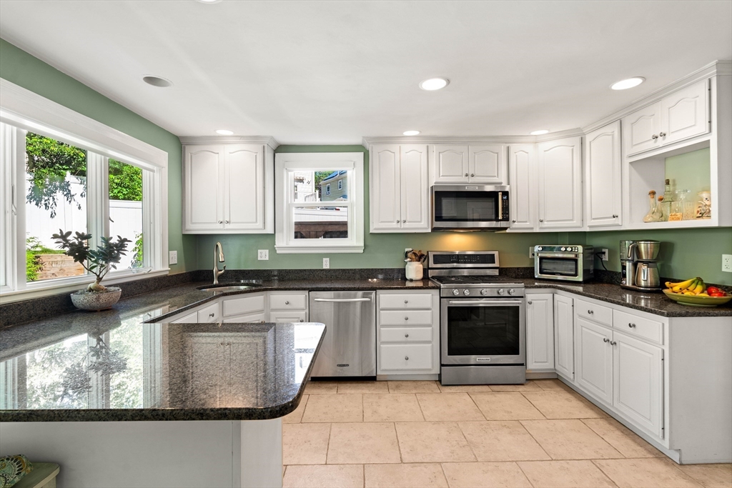 17 Landon Road Milton, MA 02186 - Photo 8 of 29
