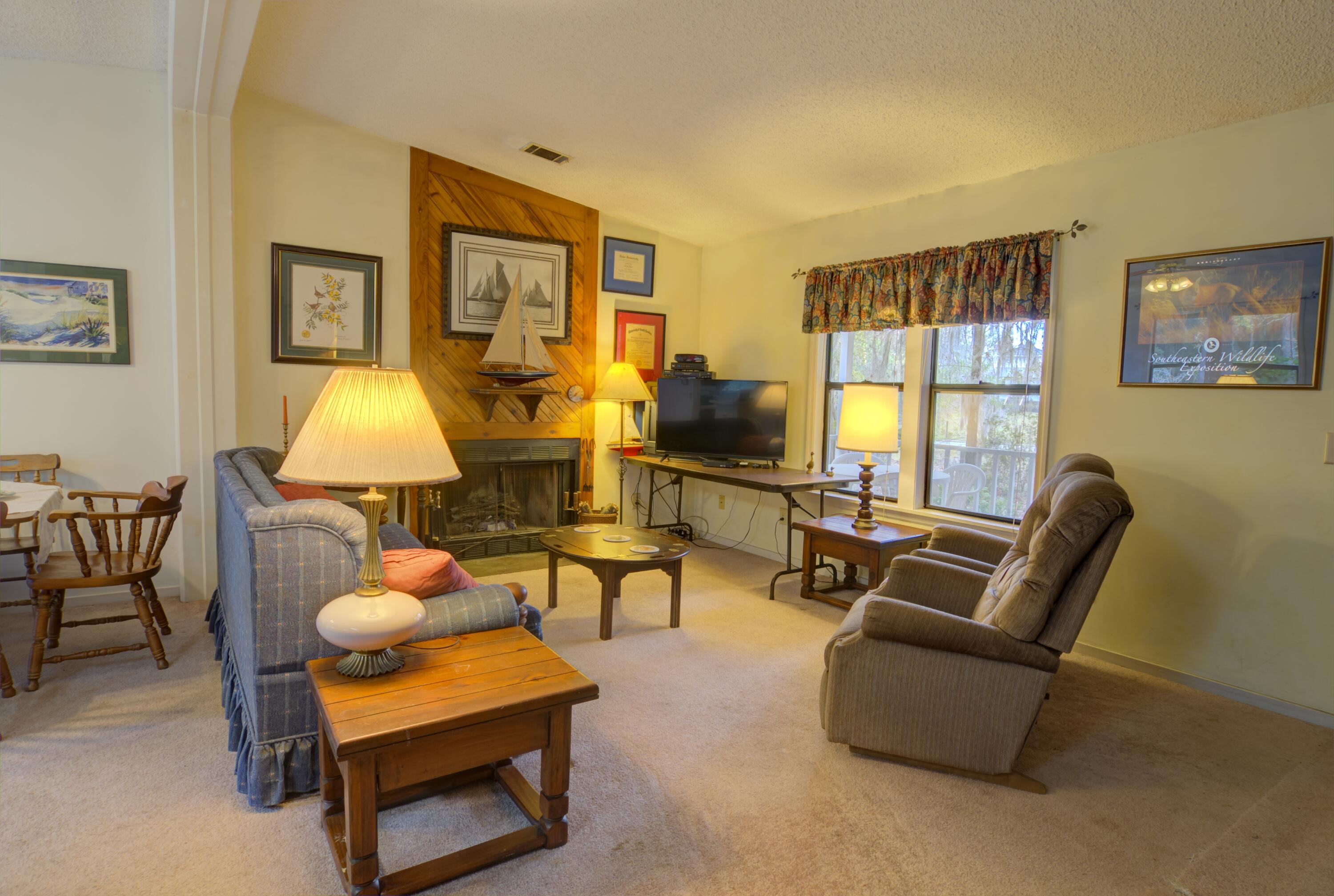 3333 Princess Pond Road Summerton, SC 29148 - Photo 3 of 10 3333PrincessPond_GreatRoom