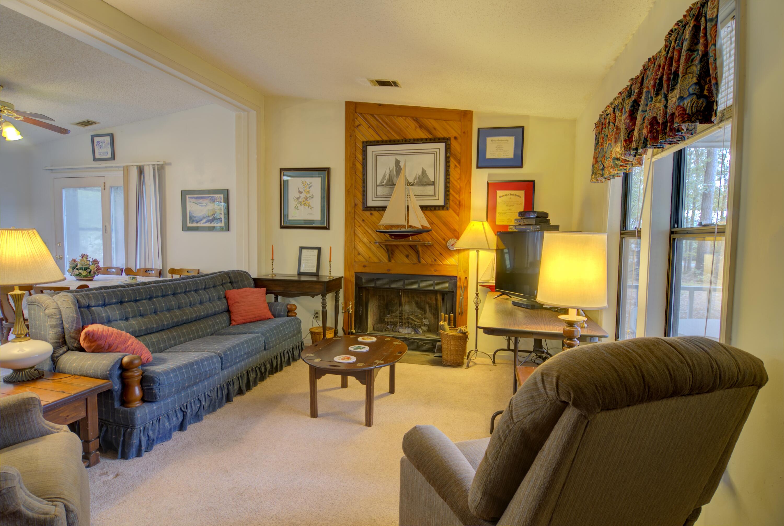 3333 Princess Pond Road Summerton, SC 29148 - Photo 4 of 10 3333PrincessPond_GreatRoom2